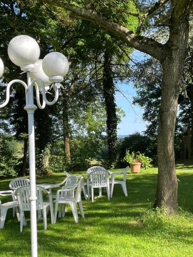 Отель Logis Deshors-Foujanet Chamboulive Экстерьер фото