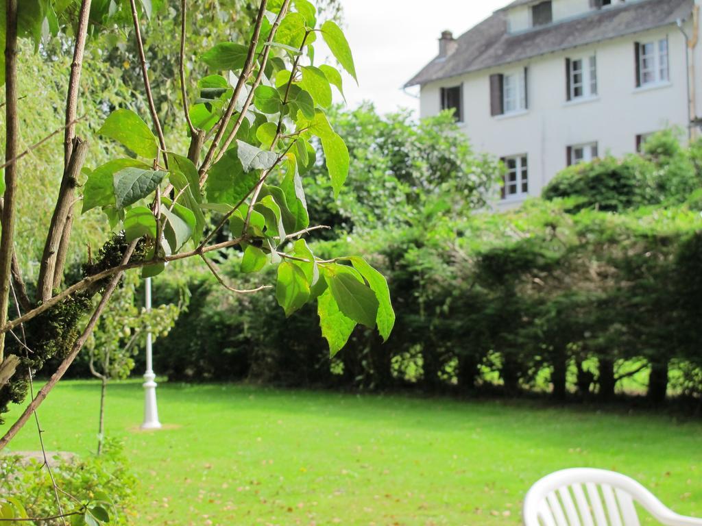 Отель Logis Deshors-Foujanet Chamboulive Экстерьер фото